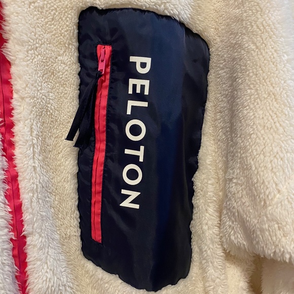 Peloton Sherpa White Hot Pink Navy Zip Teddy Fleece Womens Jacket Size XXL - Picture 3 of 7